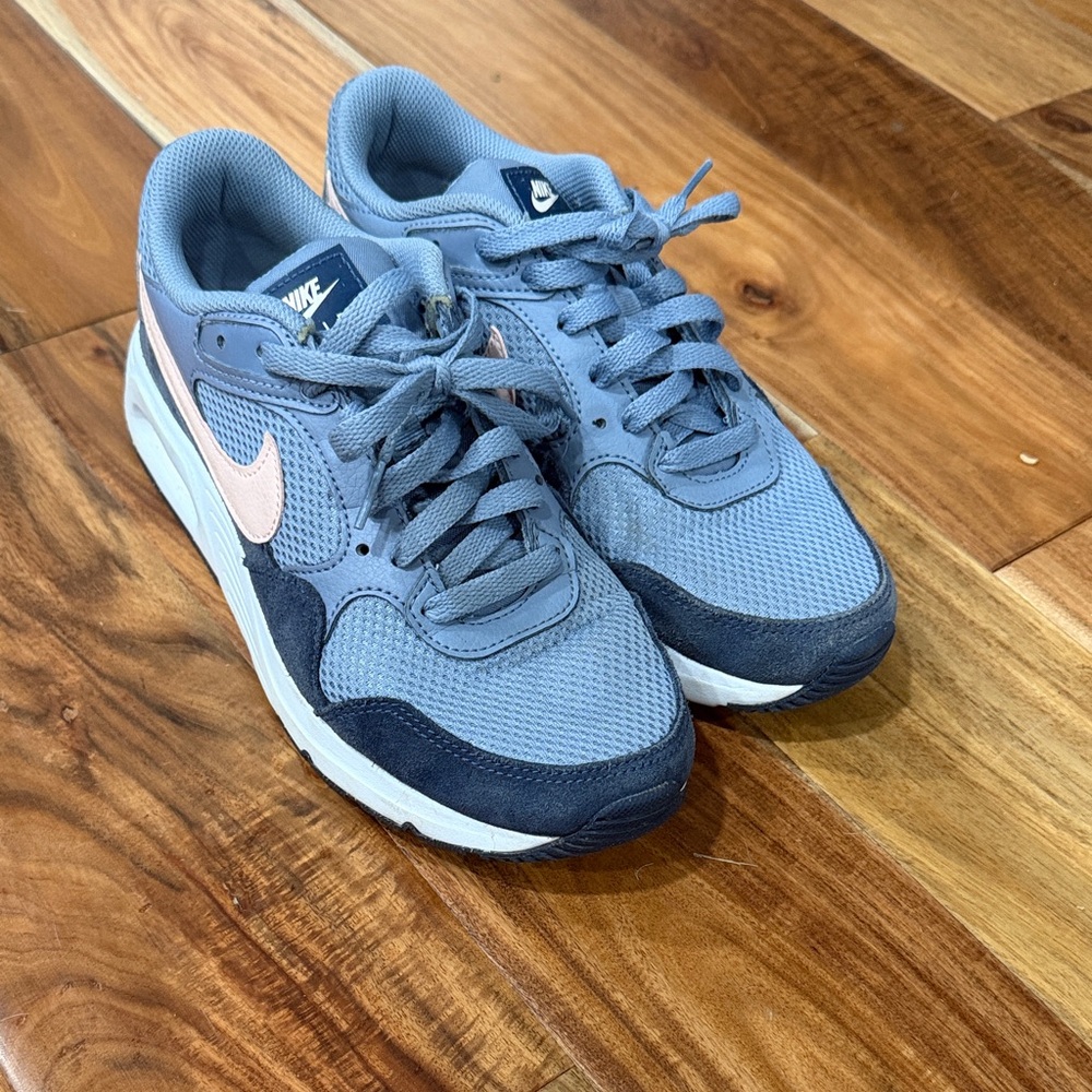 Nike Air- Women’s size 8